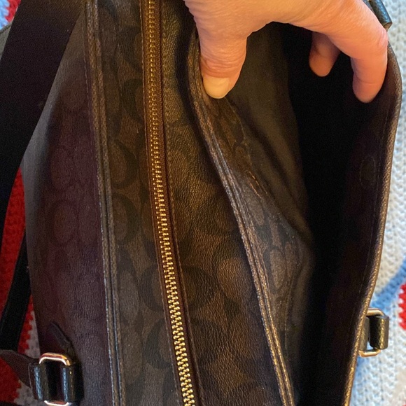 Coach diaper bag with adjustable and removable shoulder strap - Picture 11 of 15